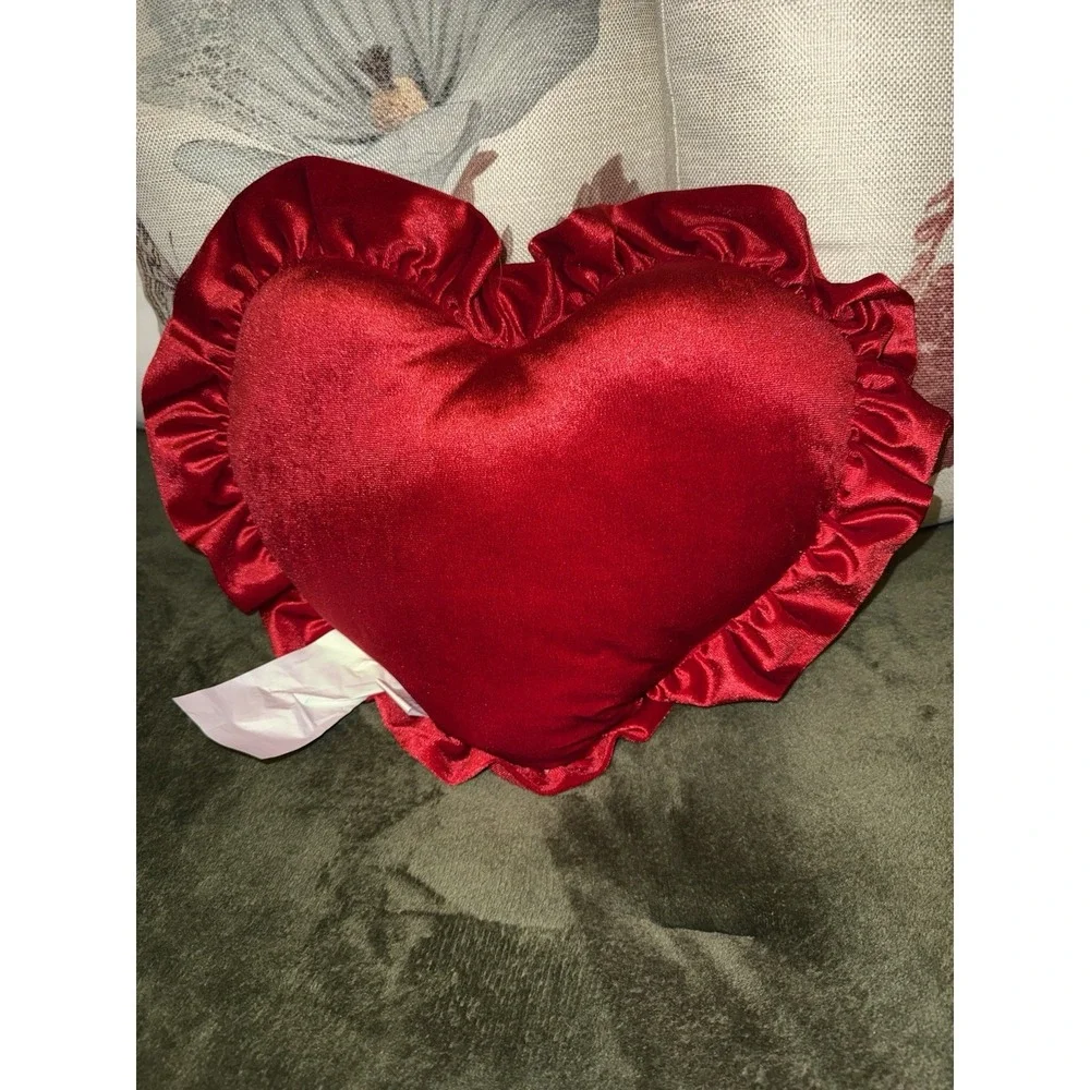 2 Pcs Heart‎ Shaped Accent Pillows Valentine's Day Ruffle Throw Red Pink New